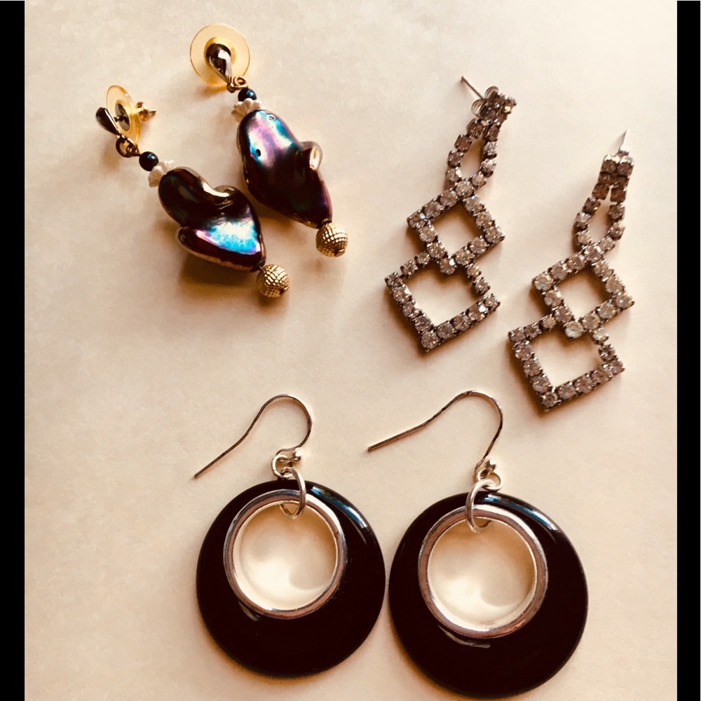 Lot of three pairs of earrings post&Fishhook